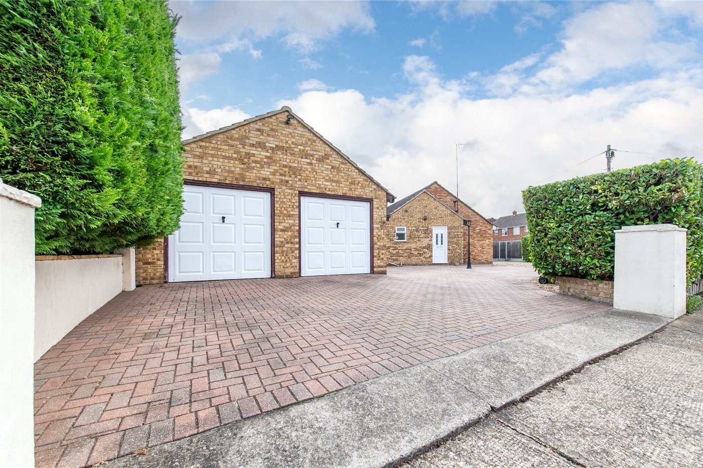 2 bedroom bungalow for sale in Sittingbourne | Robinson Michael & Jackson
