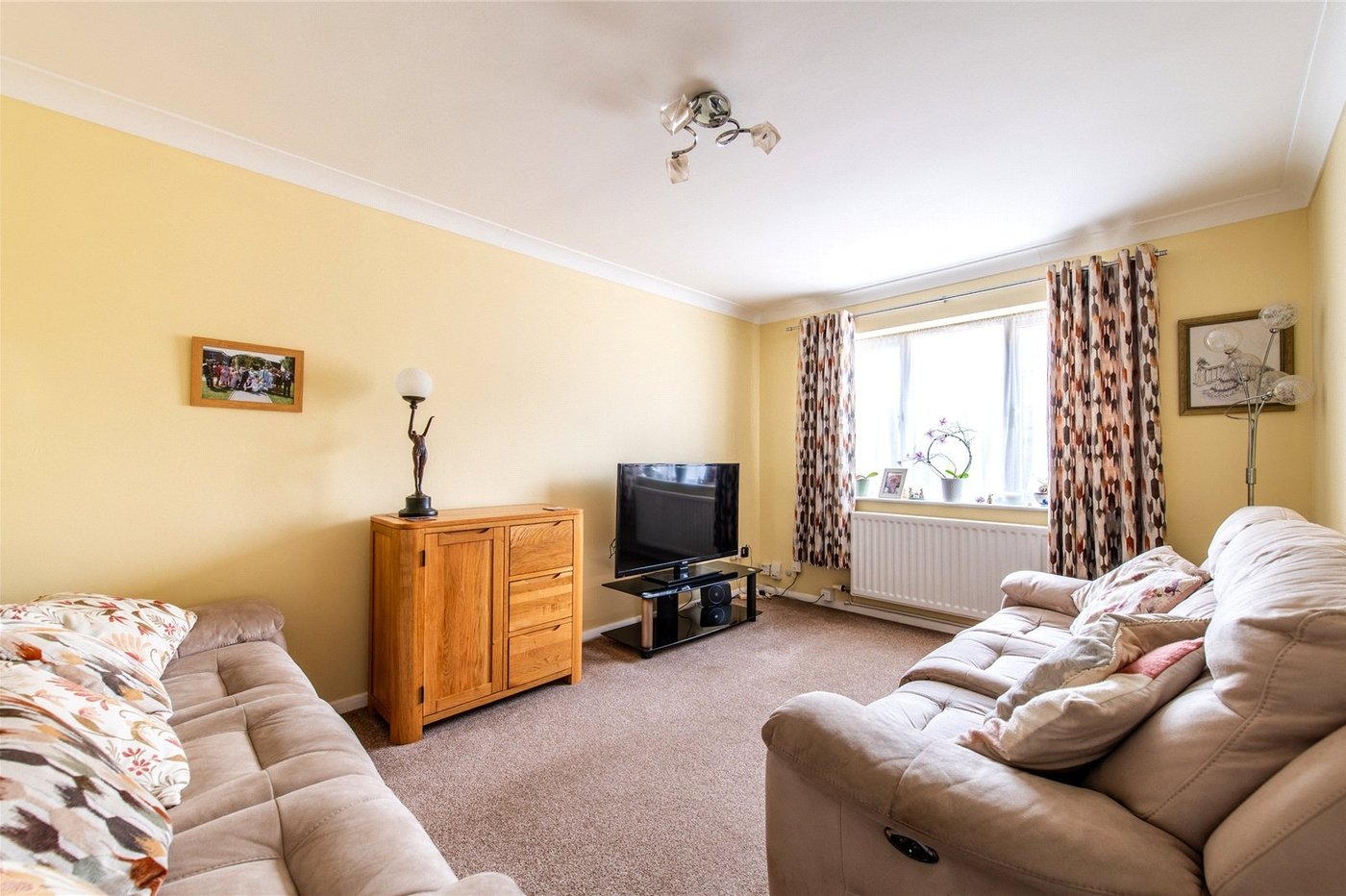 2 bedroom bungalow for sale in Sittingbourne | Robinson Michael & Jackson