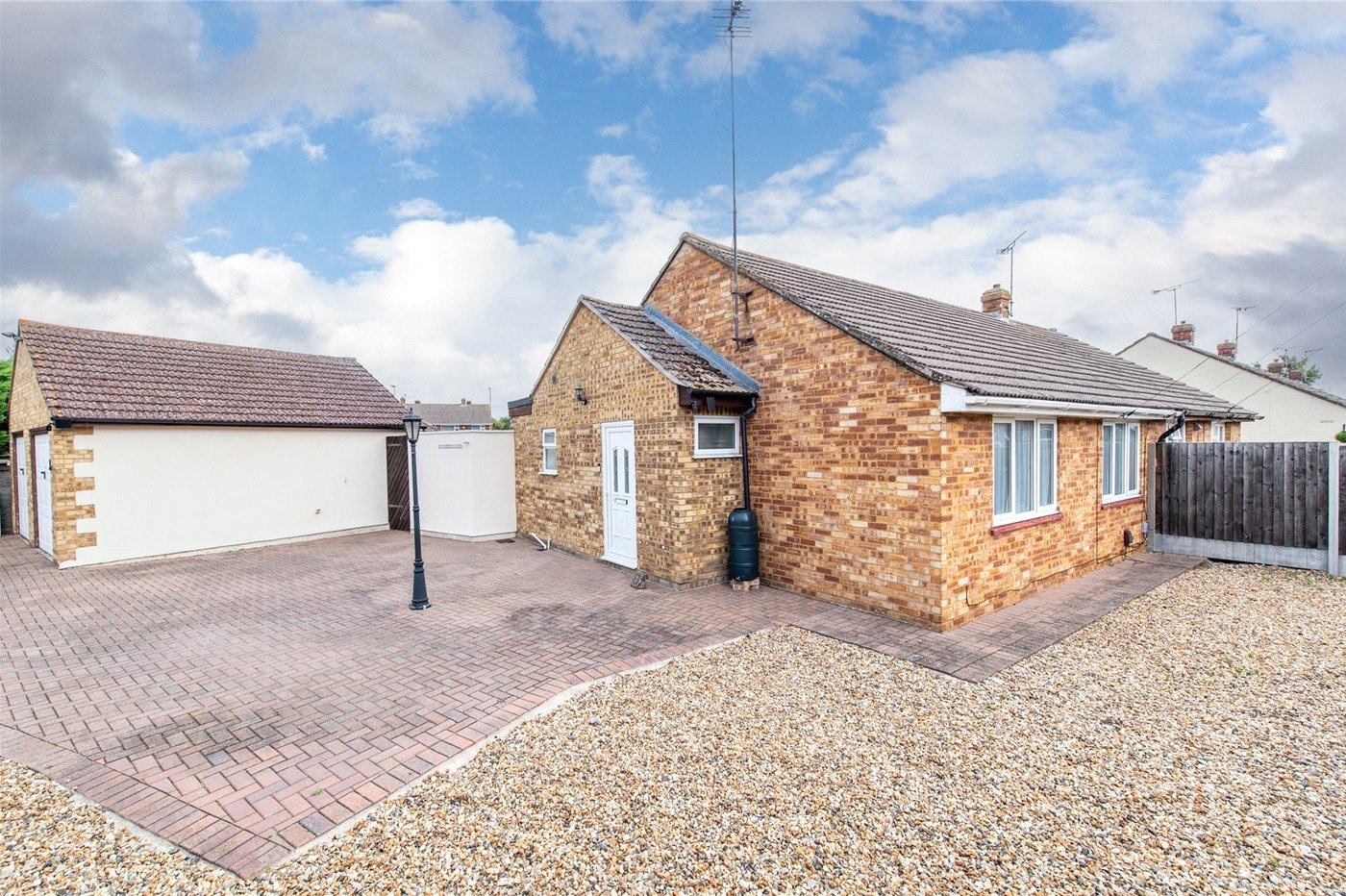 2 bedroom bungalow for sale in Sittingbourne | Robinson Michael & Jackson