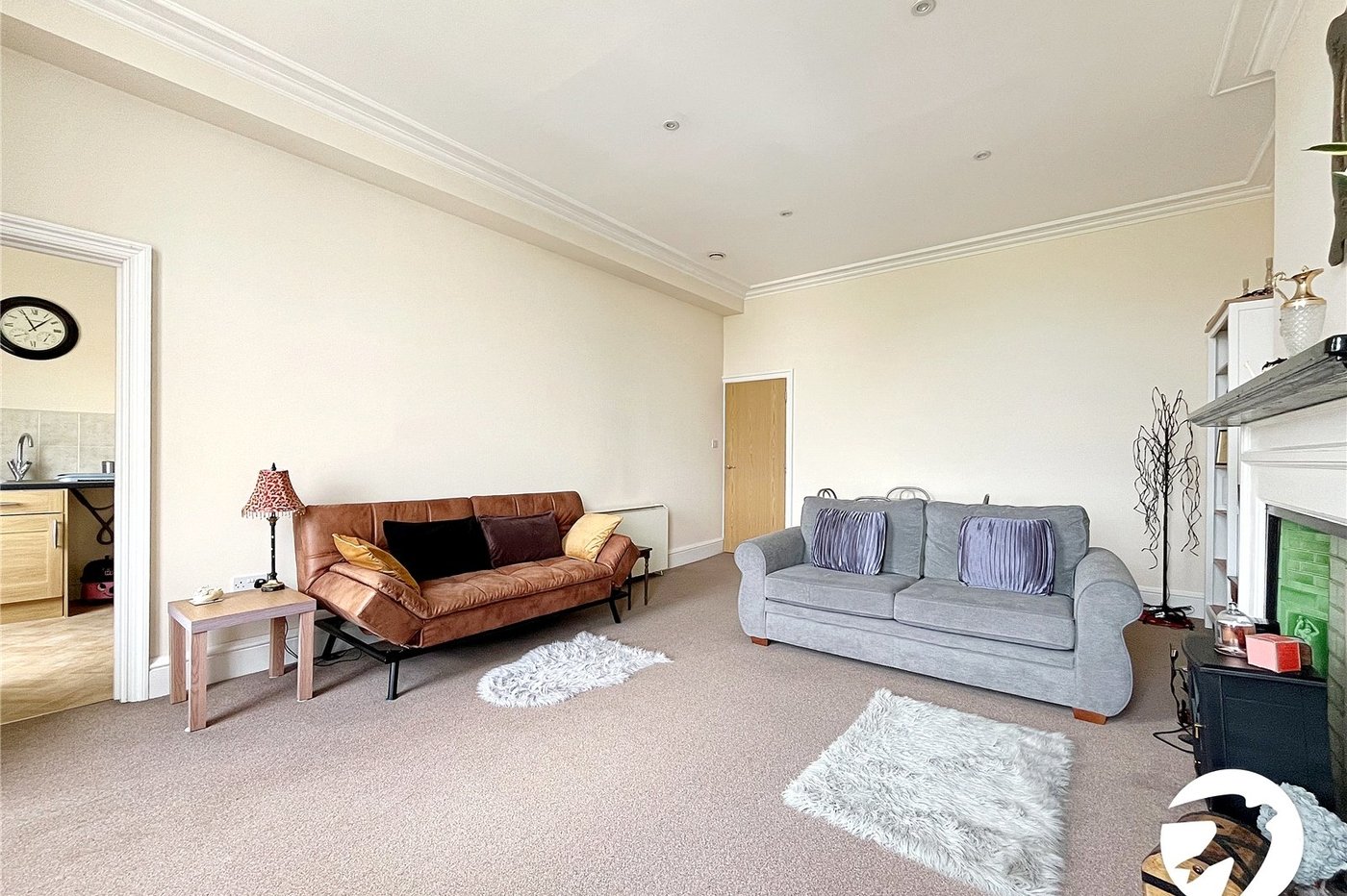 1 bedroom property for sale in 14-17 New Road | Robinson Michael & Jackson