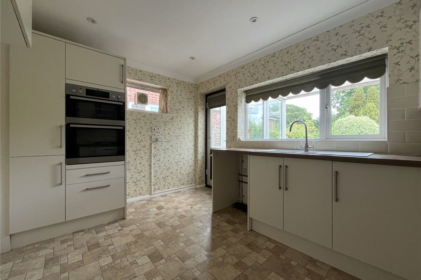 3 bedroom bungalow for sale in Blue Bell Hill | Robinson Michael & Jackson