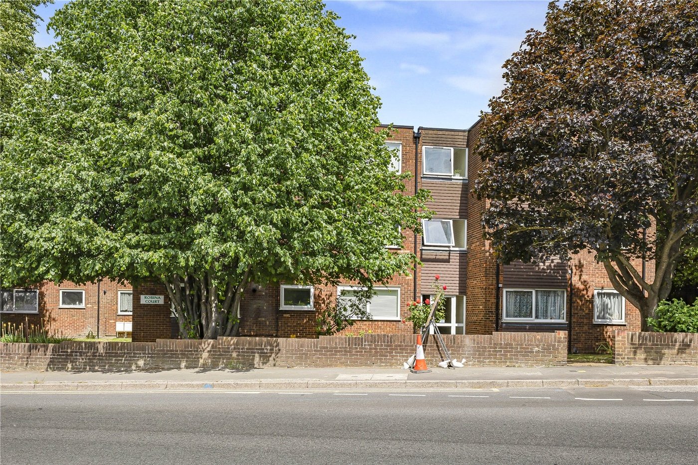 2 bedroom property for sale in London Road | Robinson Jackson