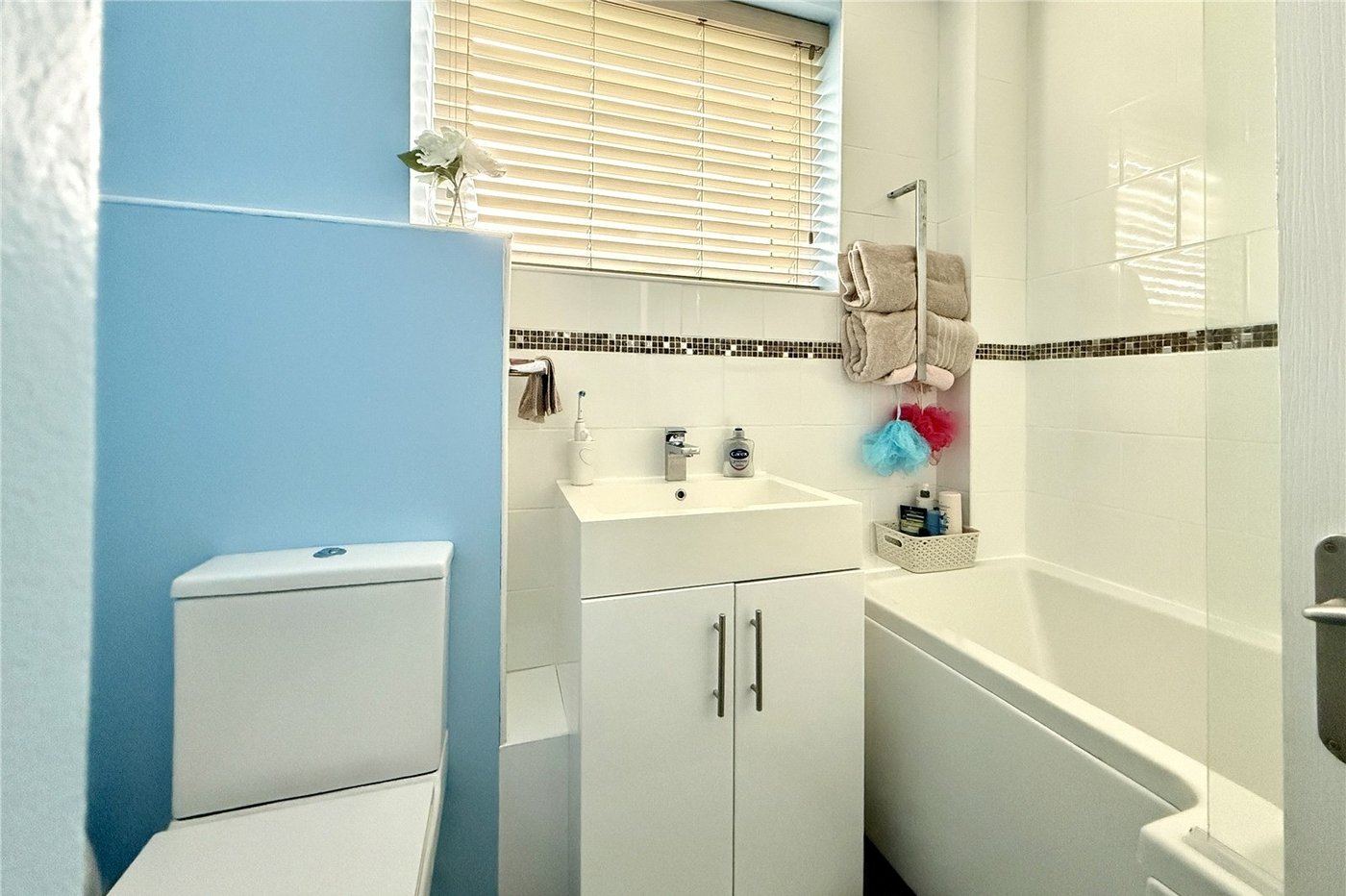 2 bedroom property for sale in London Road | Robinson Jackson