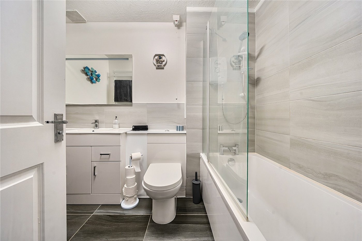 3 bedroom house for sale in London | Robinson Jackson