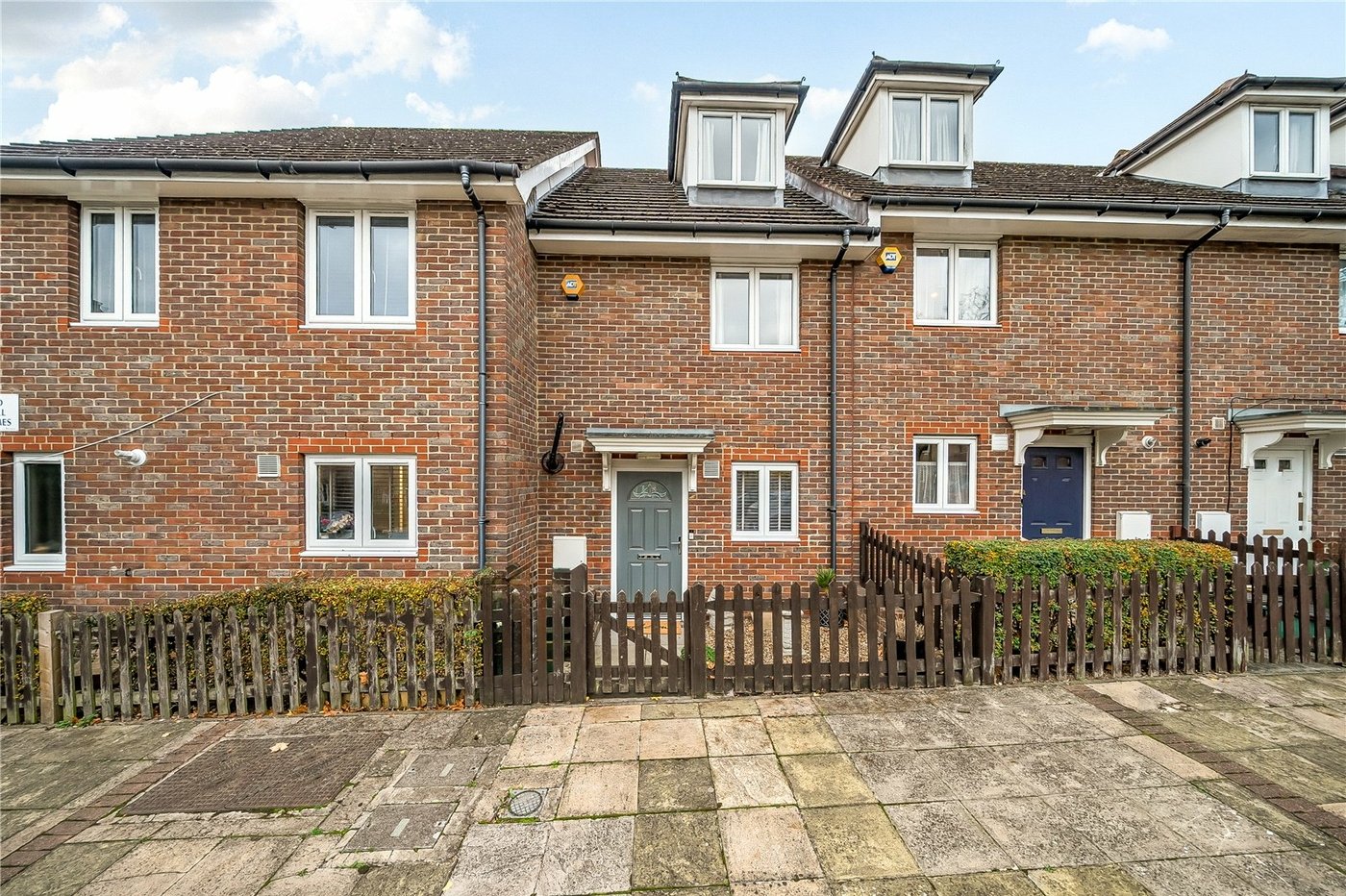 3 bedroom house for sale in London | Robinson Jackson