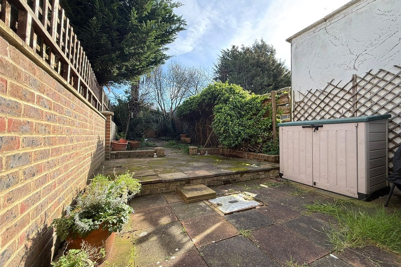 2 bedroom house for sale in London | Robinson Jackson