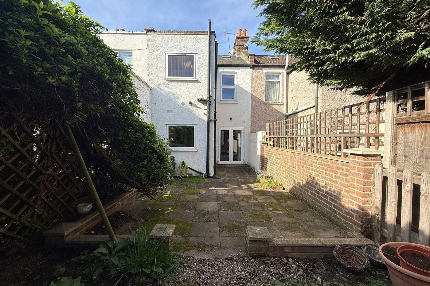 2 bedroom house for sale in London | Robinson Jackson