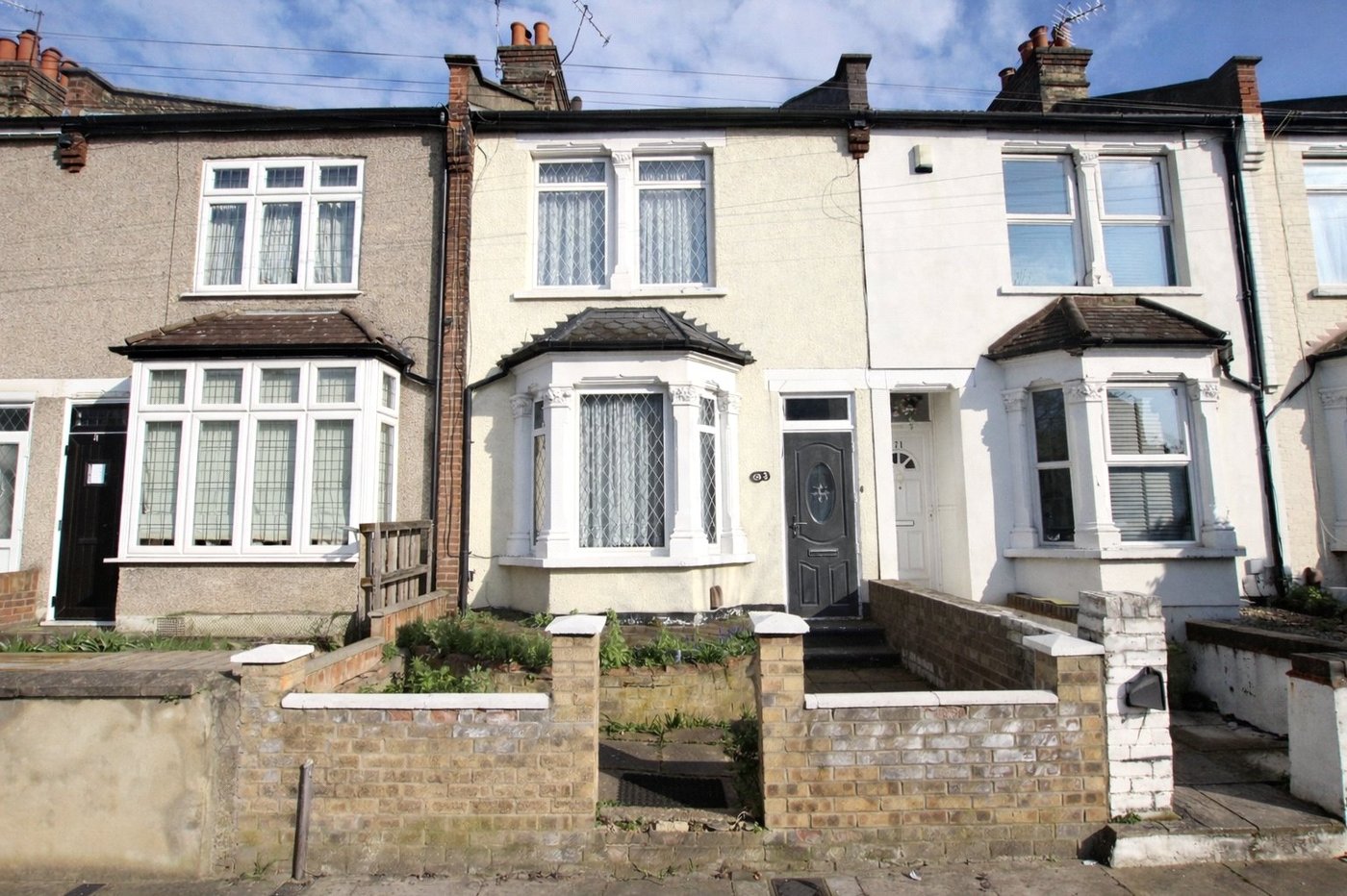 2 bedroom house for sale in London | Robinson Jackson