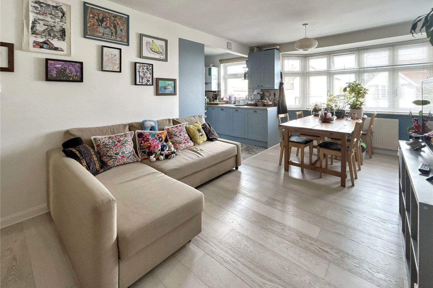 2 bedroom property for sale in Blackfen | Robinson Jackson