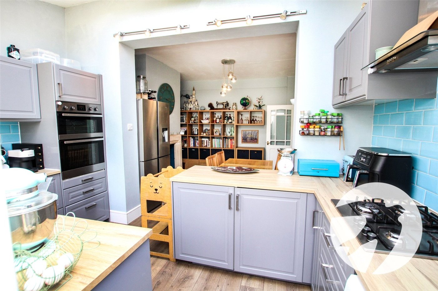 3 bedroom house for sale in London | Robinson Jackson