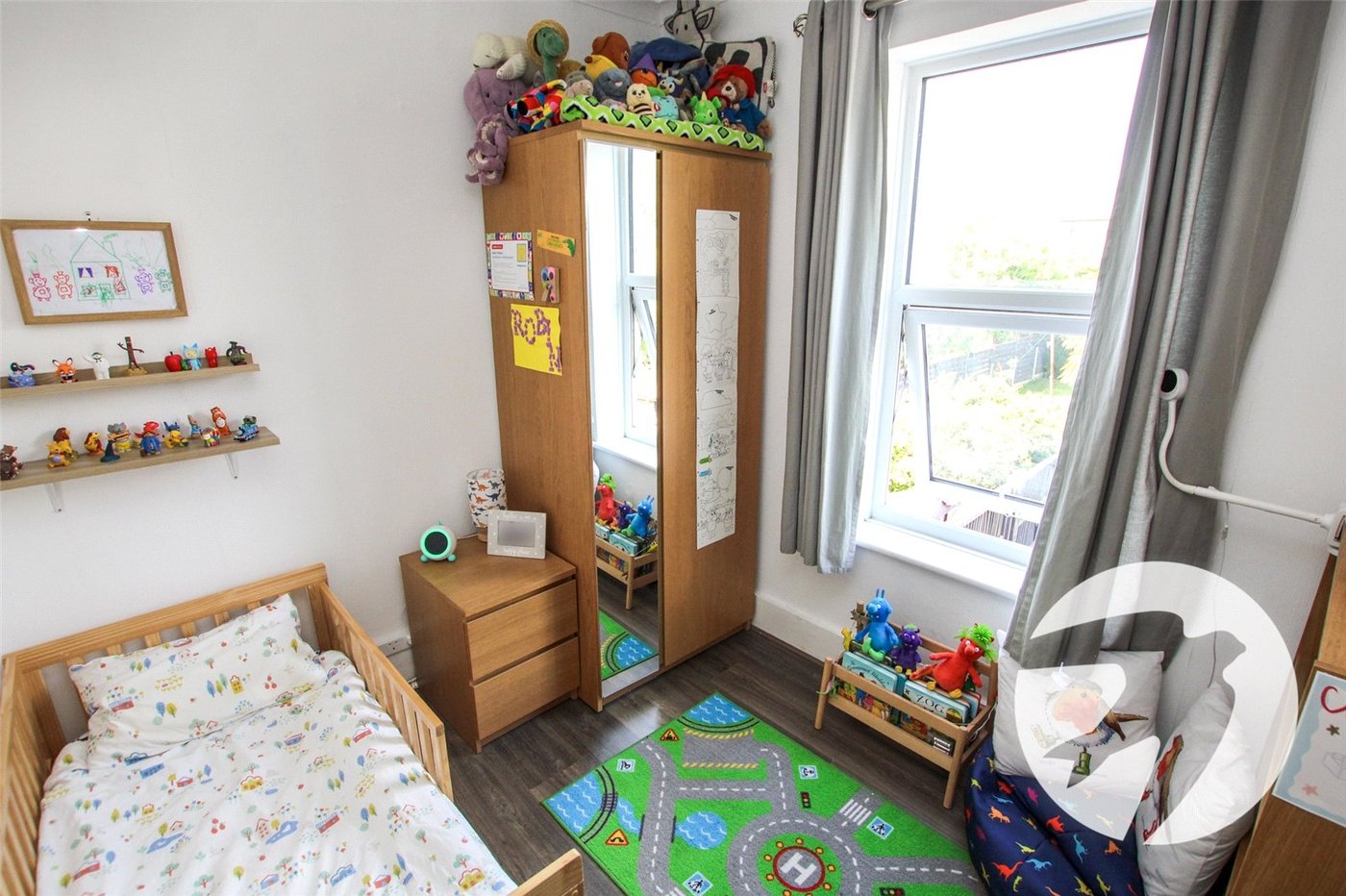 3 bedroom house for sale in London | Robinson Jackson