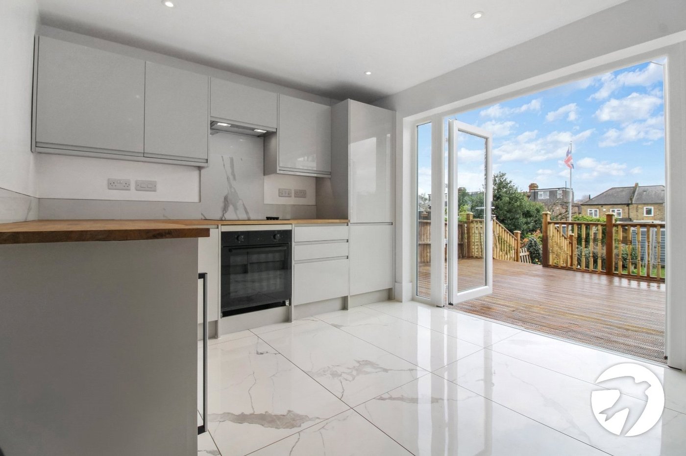 3 bedroom house for sale in London | Robinson Jackson