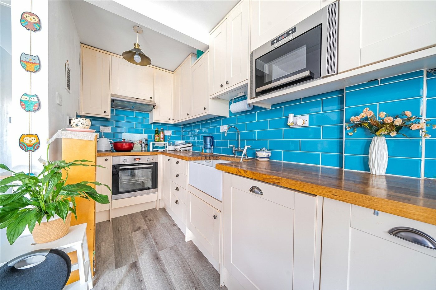 2 bedroom property for sale in London | Robinson Jackson