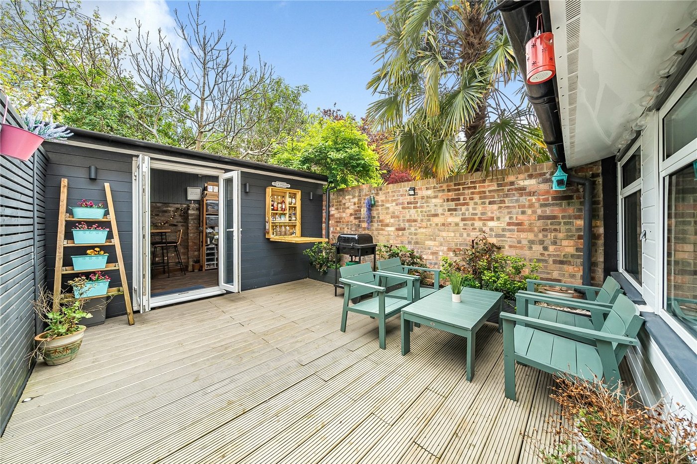 2 bedroom property for sale in London | Robinson Jackson