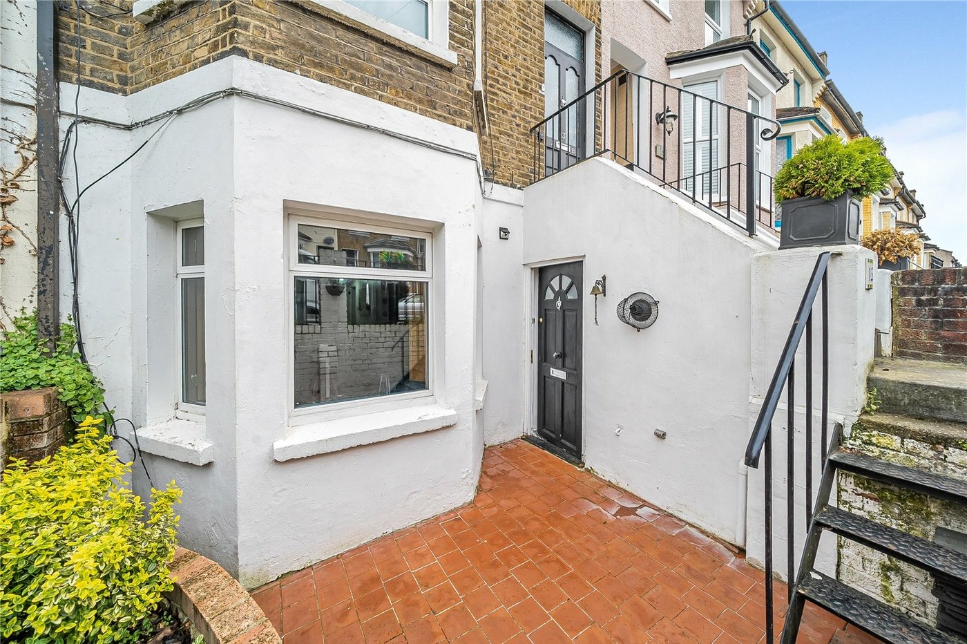 2 bedroom property for sale in London | Robinson Jackson