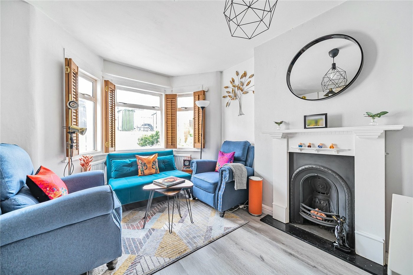 2 bedroom property for sale in London | Robinson Jackson