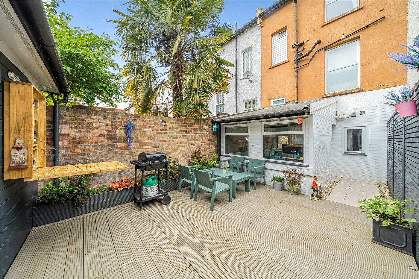 2 bedroom property for sale in London | Robinson Jackson