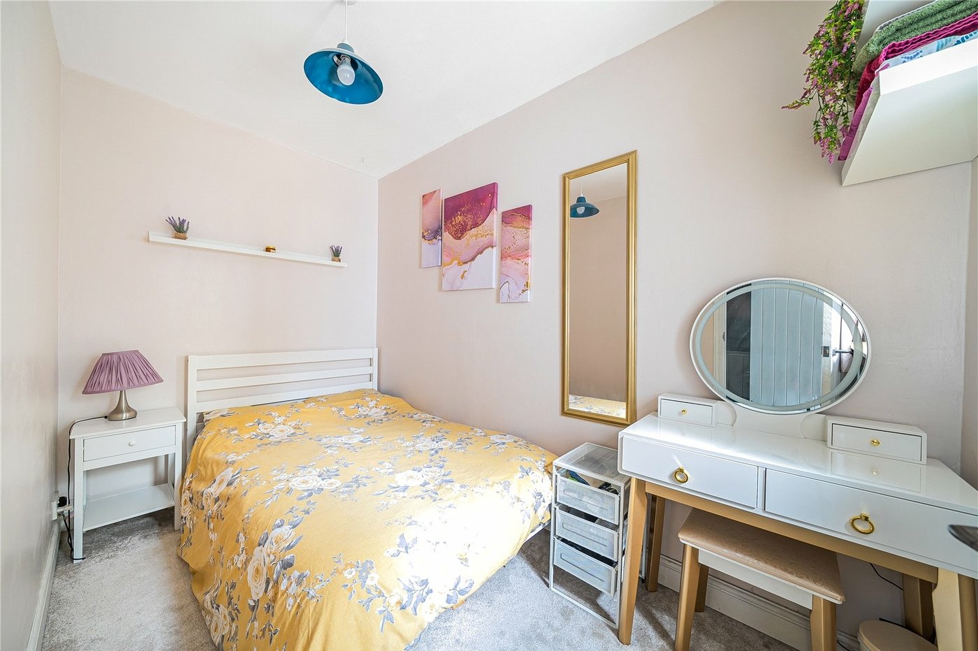 2 bedroom property for sale in London | Robinson Jackson