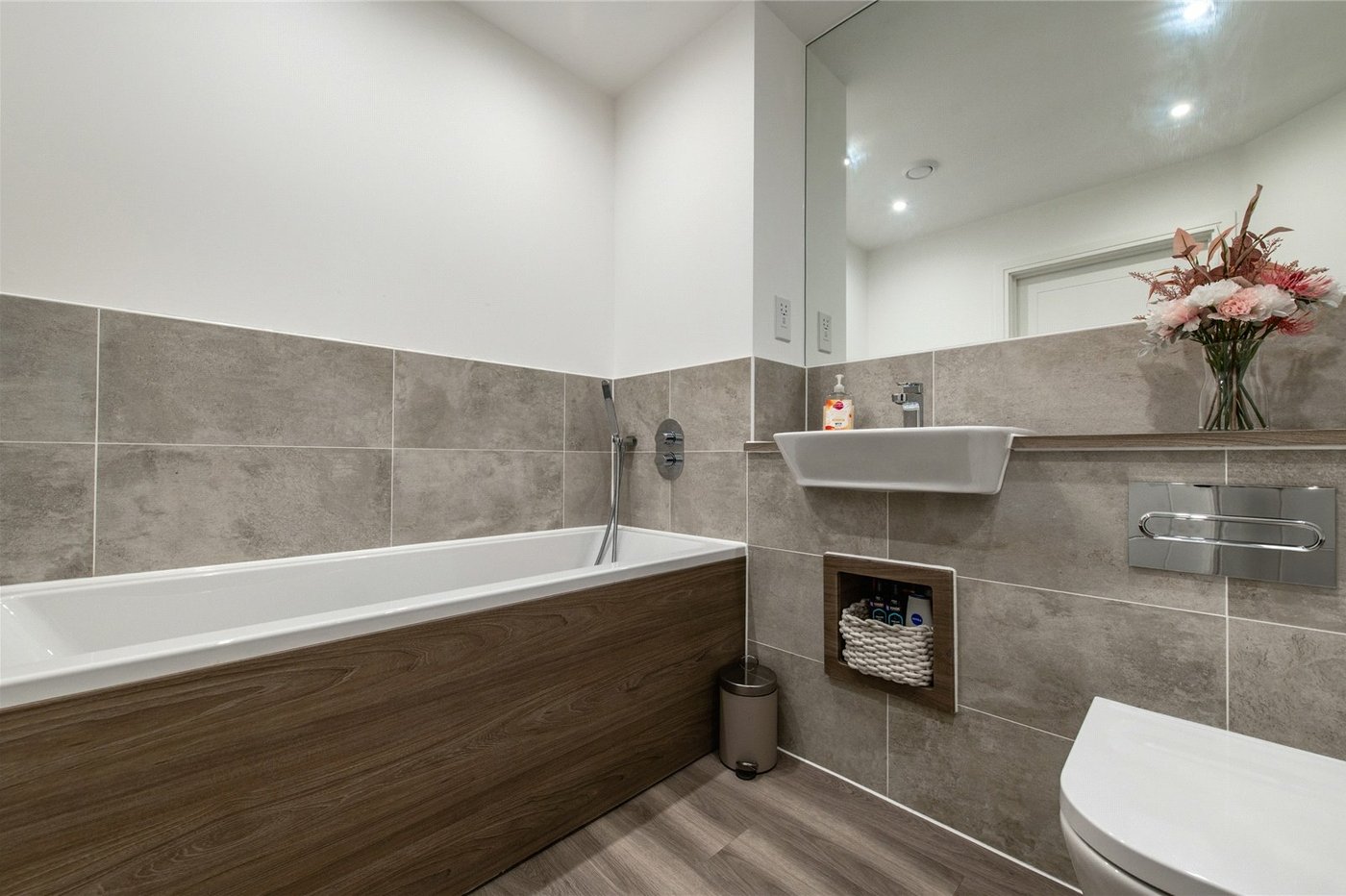 2 bedroom property for sale in Langley | Robinson Michael & Jackson