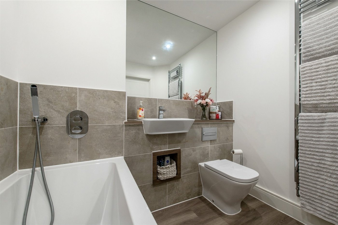 2 bedroom property for sale in Langley | Robinson Michael & Jackson