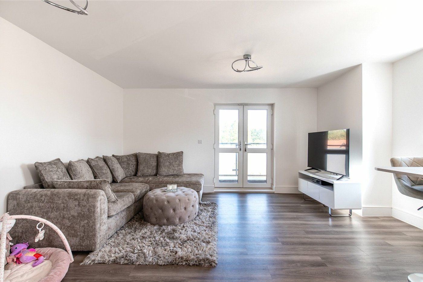 2 bedroom property for sale in Langley | Robinson Michael & Jackson