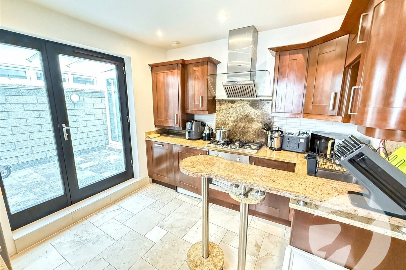 3 bedroom house for sale in London | Robinson Jackson