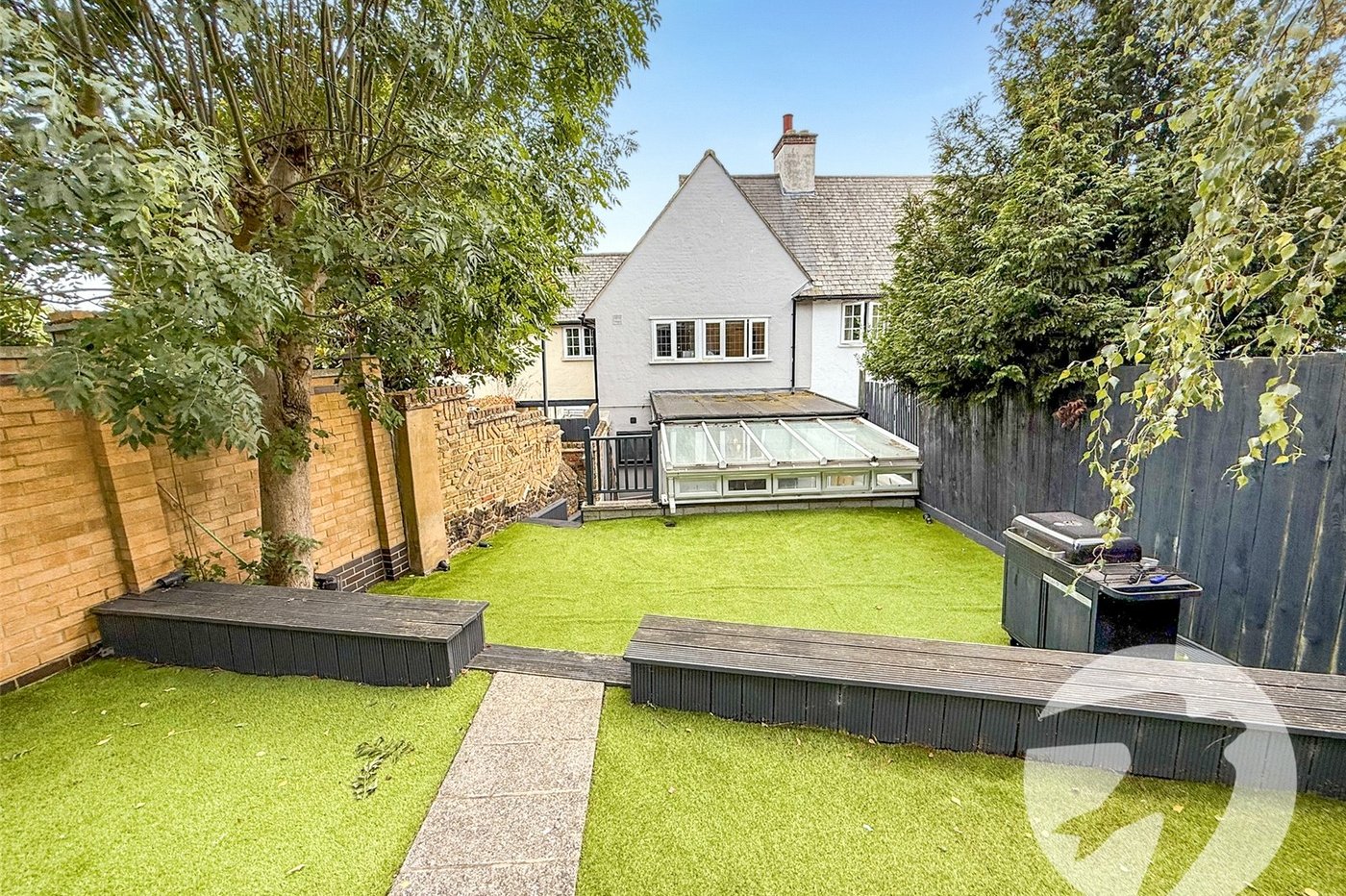 3 bedroom house for sale in London | Robinson Jackson