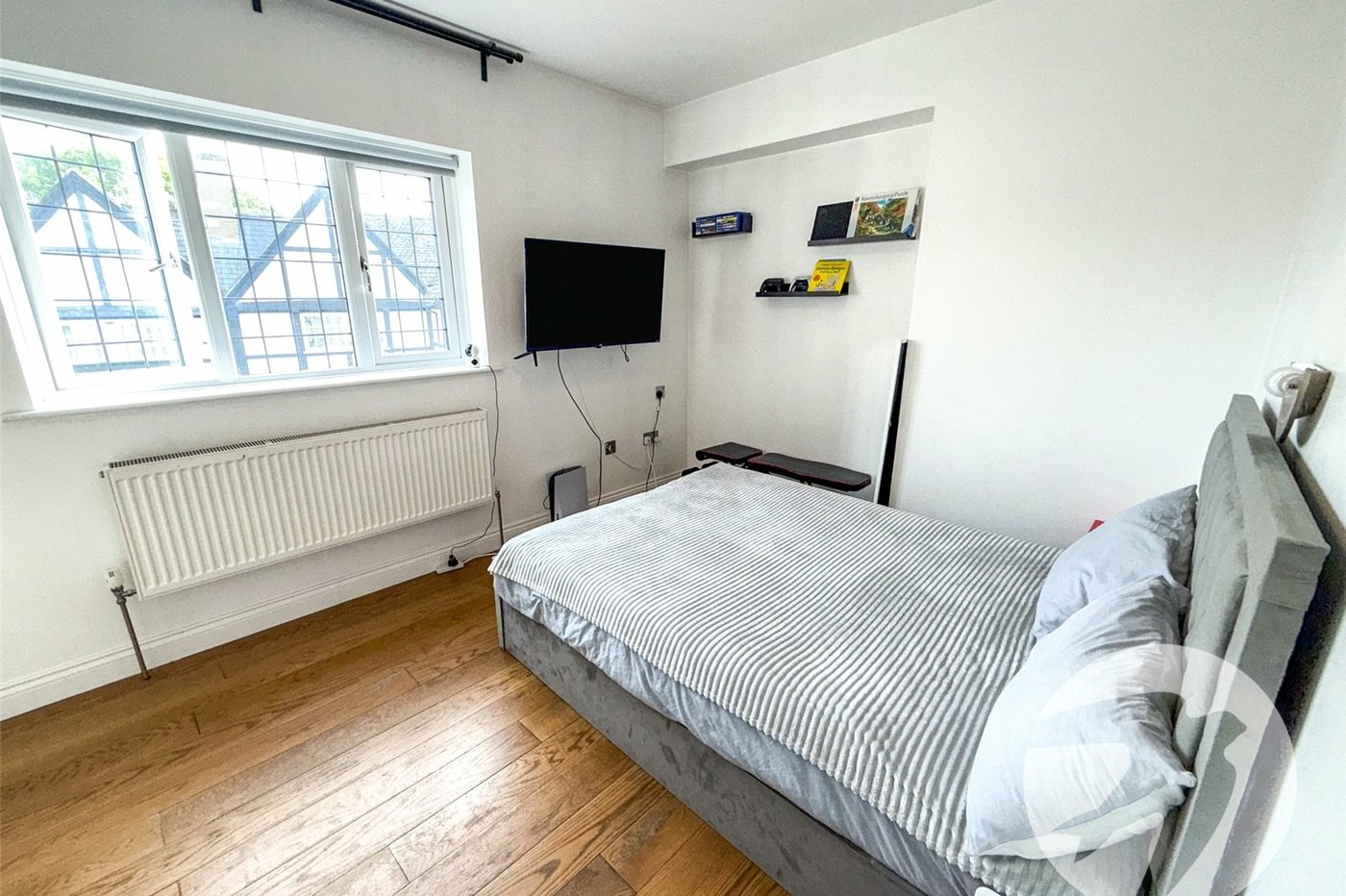 3 bedroom house for sale in London | Robinson Jackson