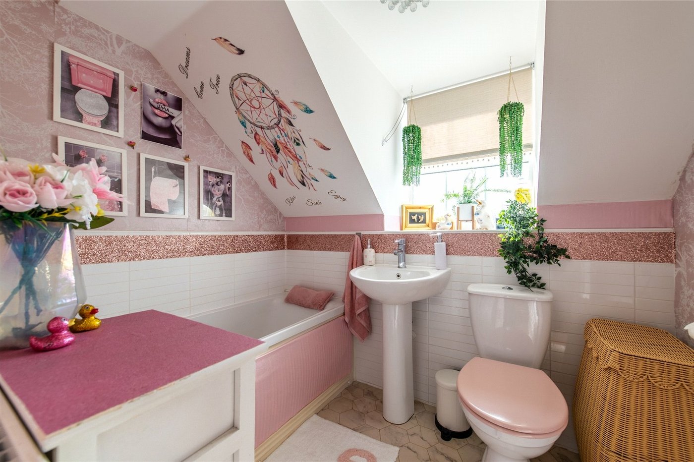 4 bedroom property for sale in Gillingham | Robinson Michael & Jackson