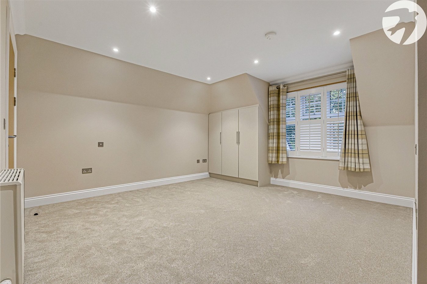 2 bedroom property for sale in Hextable | Robinson Jackson