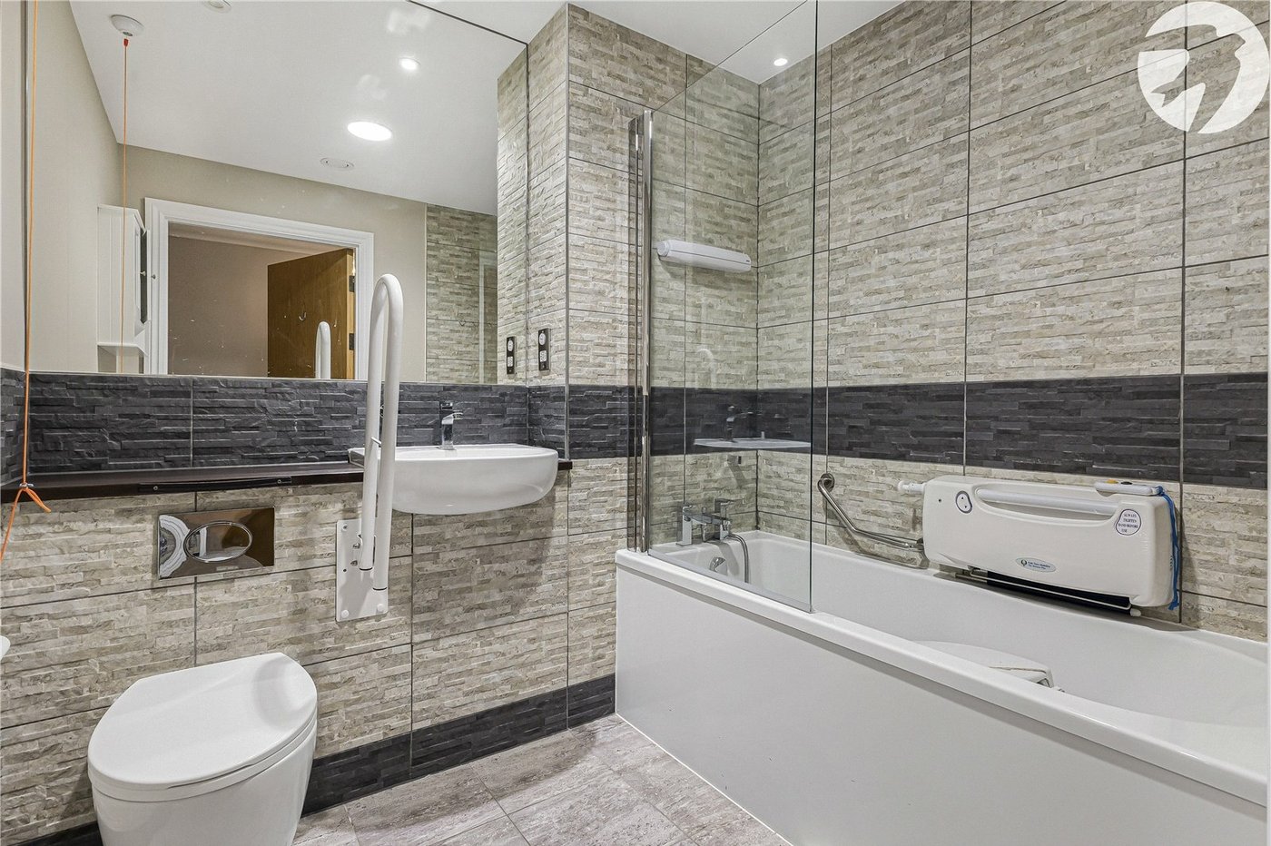 2 bedroom property for sale in Hextable | Robinson Jackson