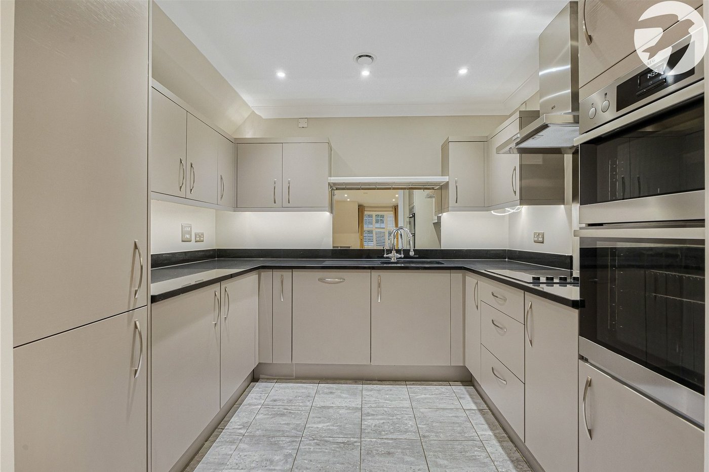 2 bedroom property for sale in Hextable | Robinson Jackson