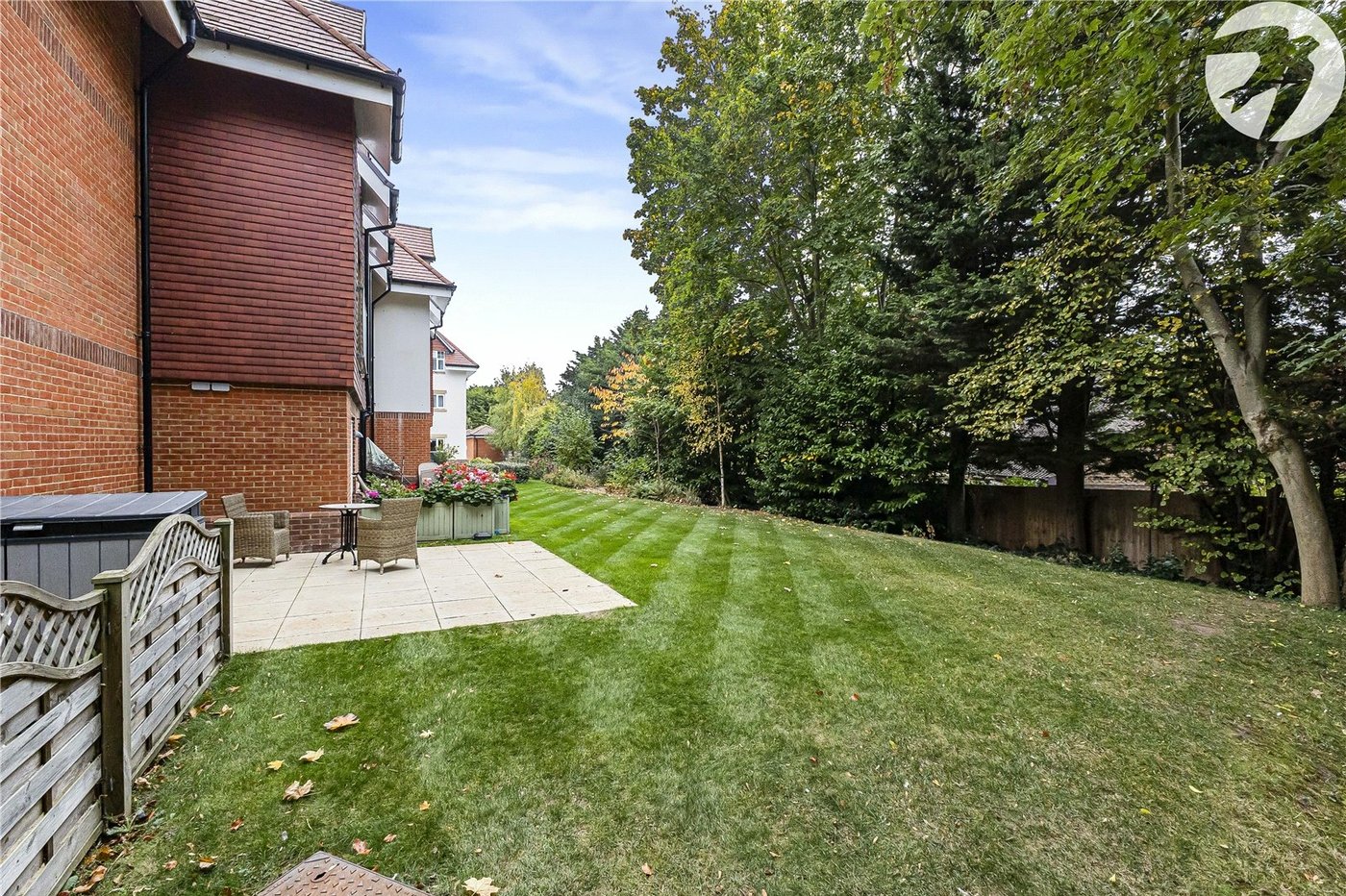 2 bedroom property for sale in Hextable | Robinson Jackson