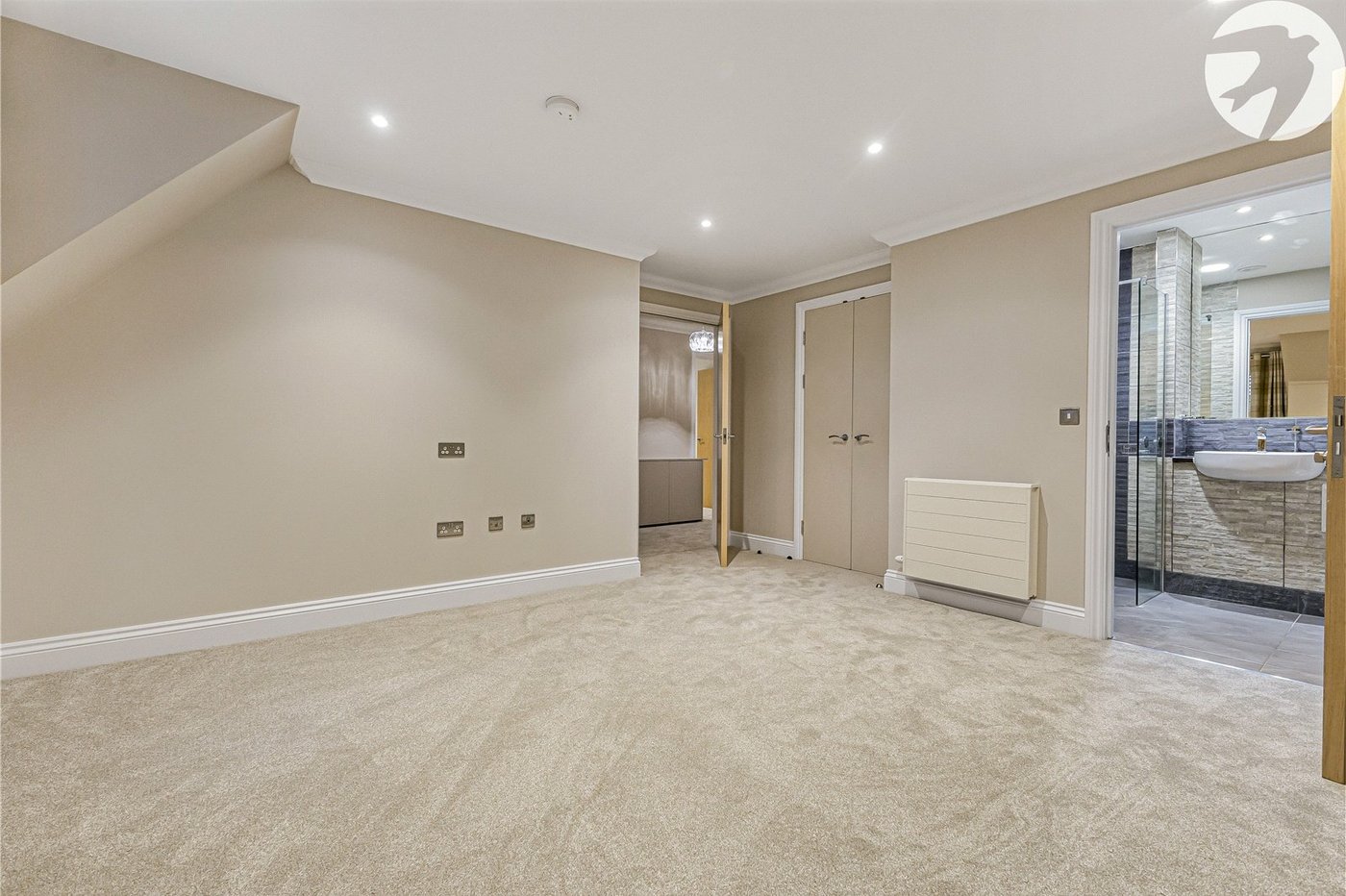 2 bedroom property for sale in Hextable | Robinson Jackson