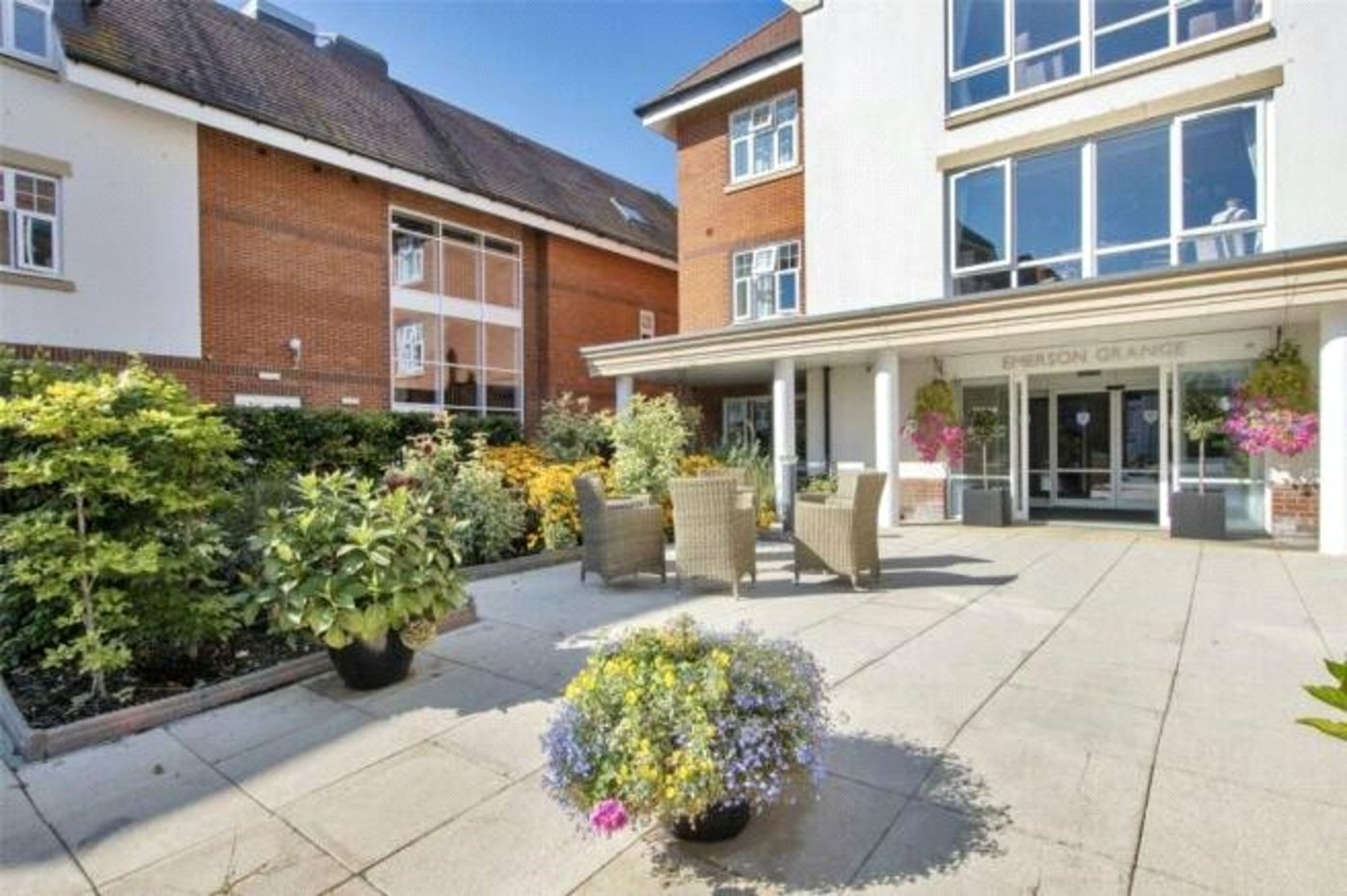 2 bedroom property for sale in Hextable | Robinson Jackson