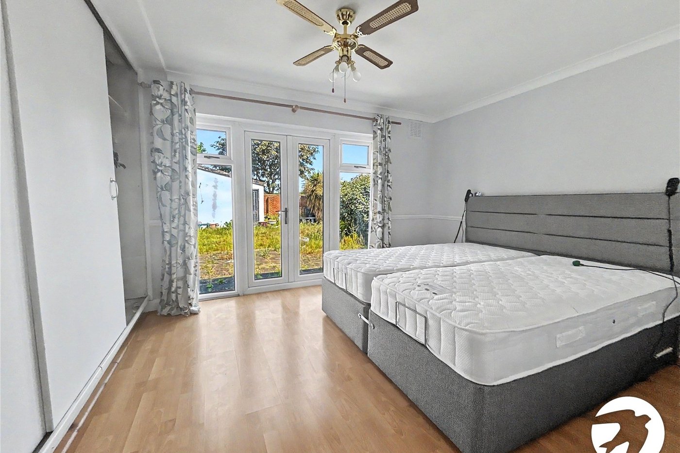 4 bedroom bungalow for sale in Sidcup | Robinson Jackson