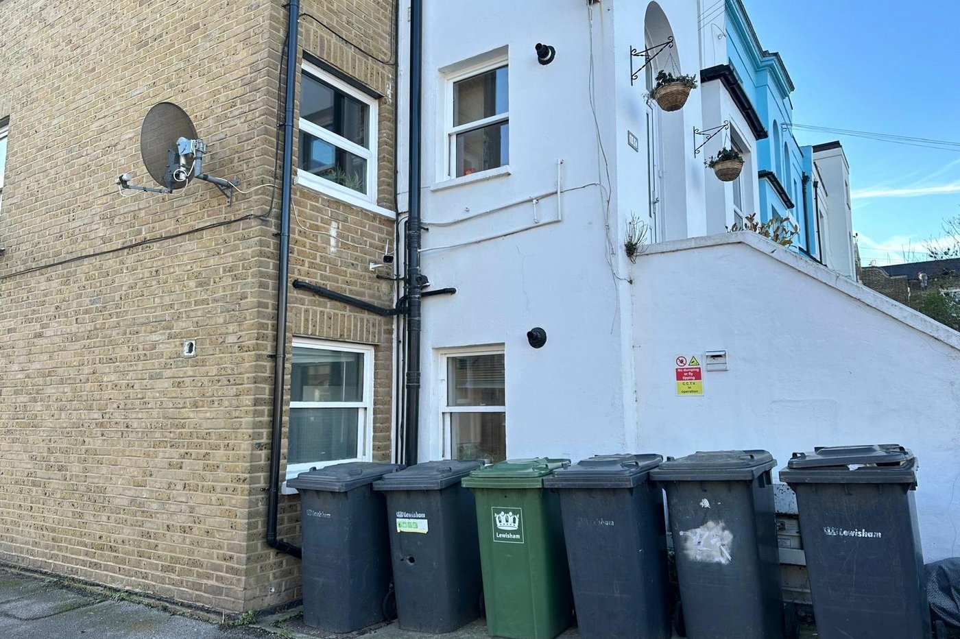 2 bedroom property for sale in London | Robinson Jackson