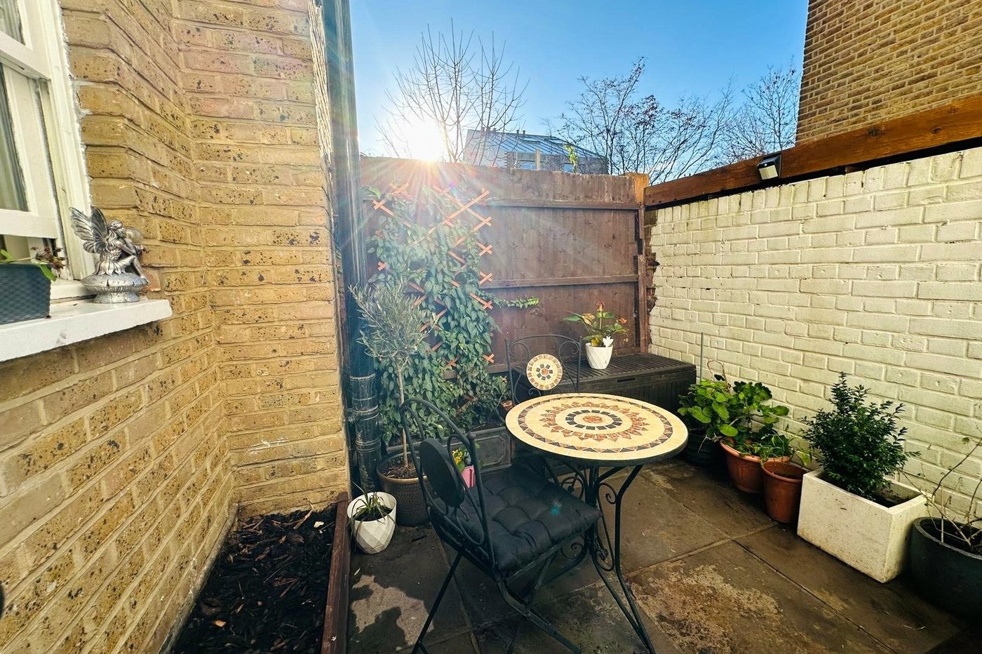 2 bedroom property for sale in London | Robinson Jackson