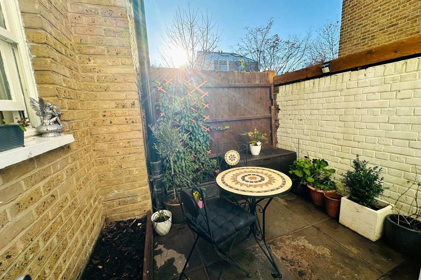 2 bedroom property for sale in London | Robinson Jackson