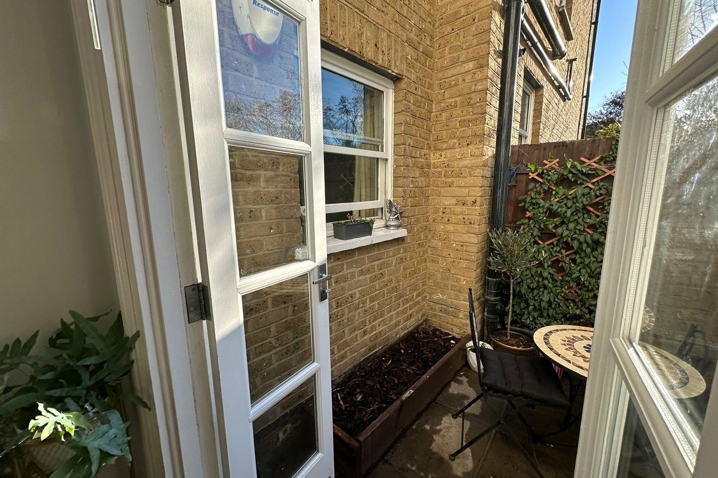 2 bedroom property for sale in London | Robinson Jackson
