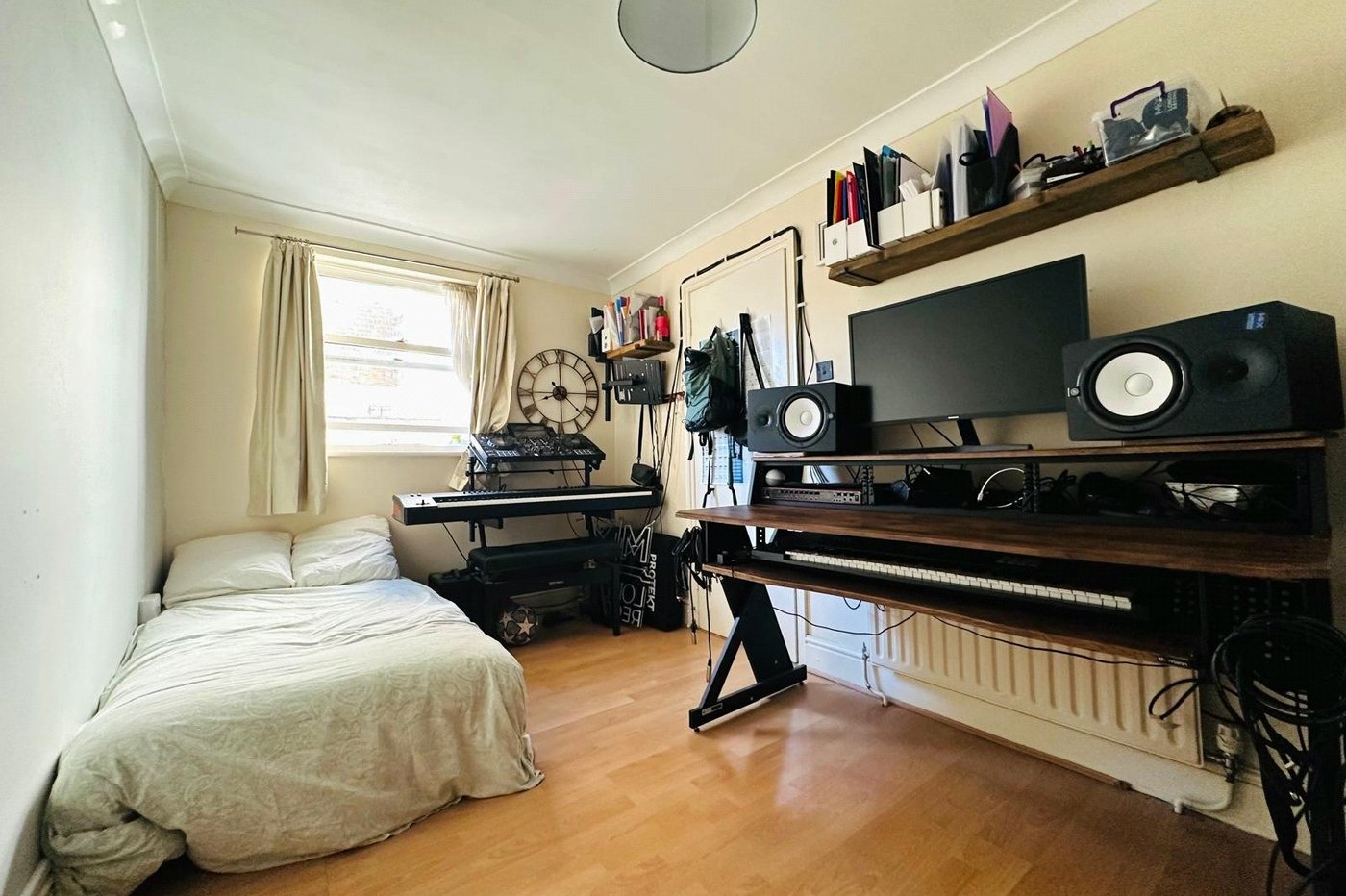2 bedroom property for sale in London | Robinson Jackson