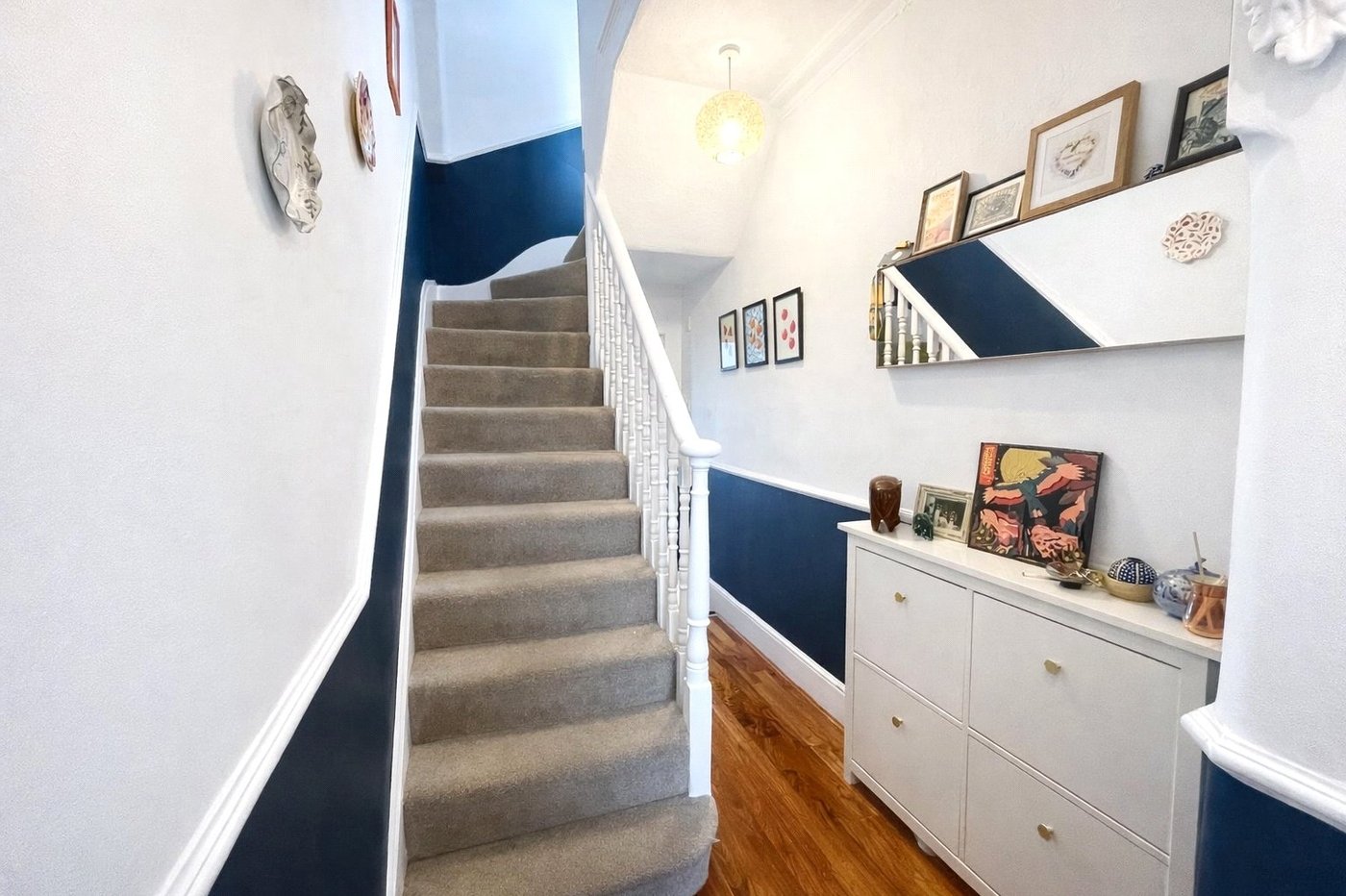 2 bedroom property for sale in London | Robinson Jackson