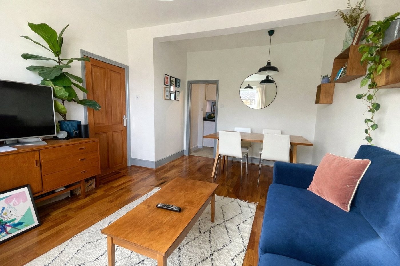 2 bedroom property for sale in London | Robinson Jackson