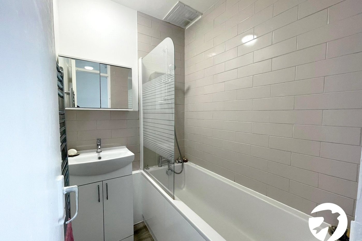 2 bedroom property for sale in London | Robinson Jackson