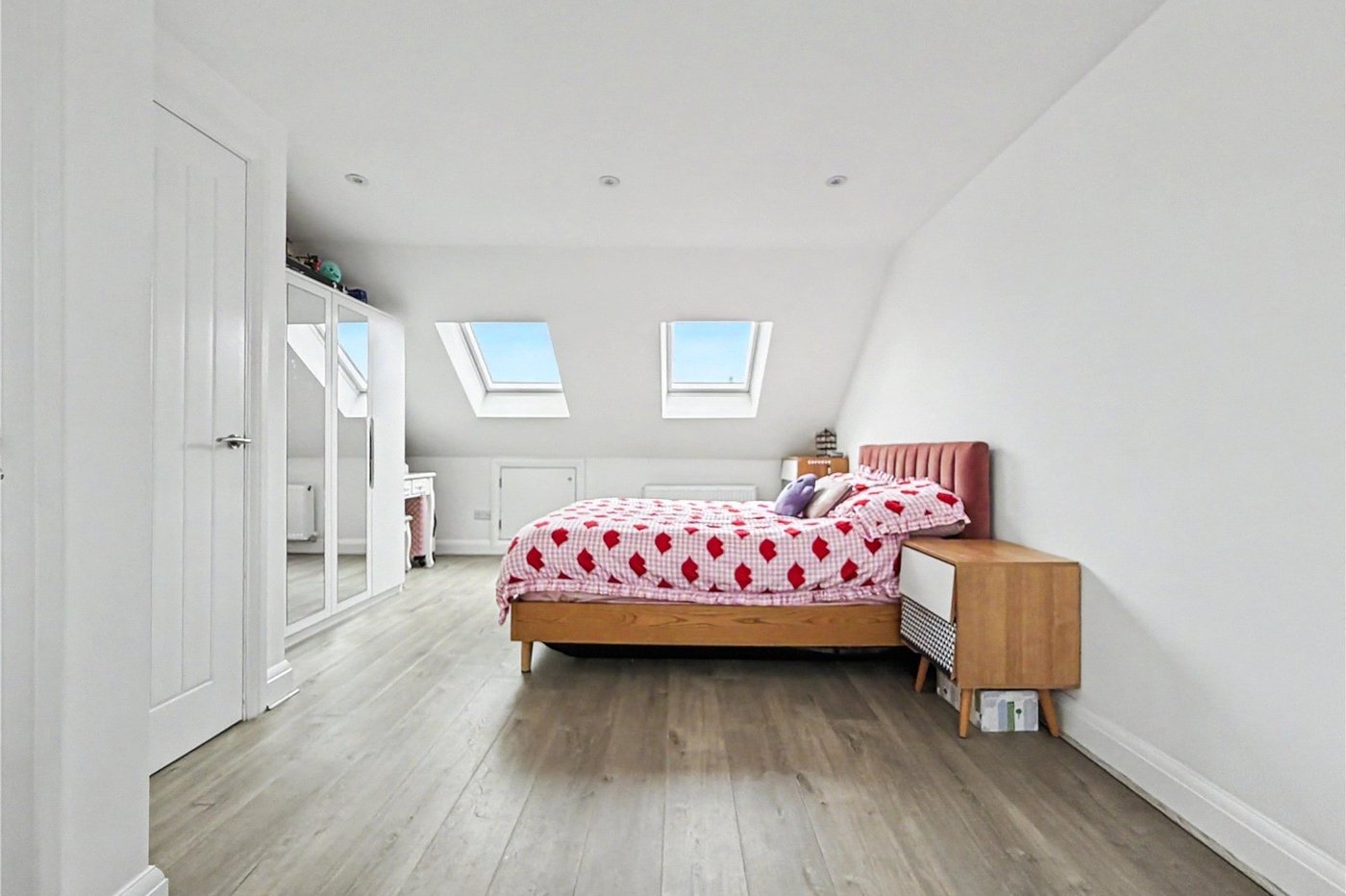 4 bedroom house for sale in Rainham | Robinson Michael & Jackson