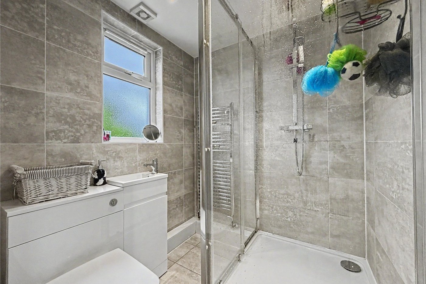 4 bedroom house for sale in Rainham | Robinson Michael & Jackson