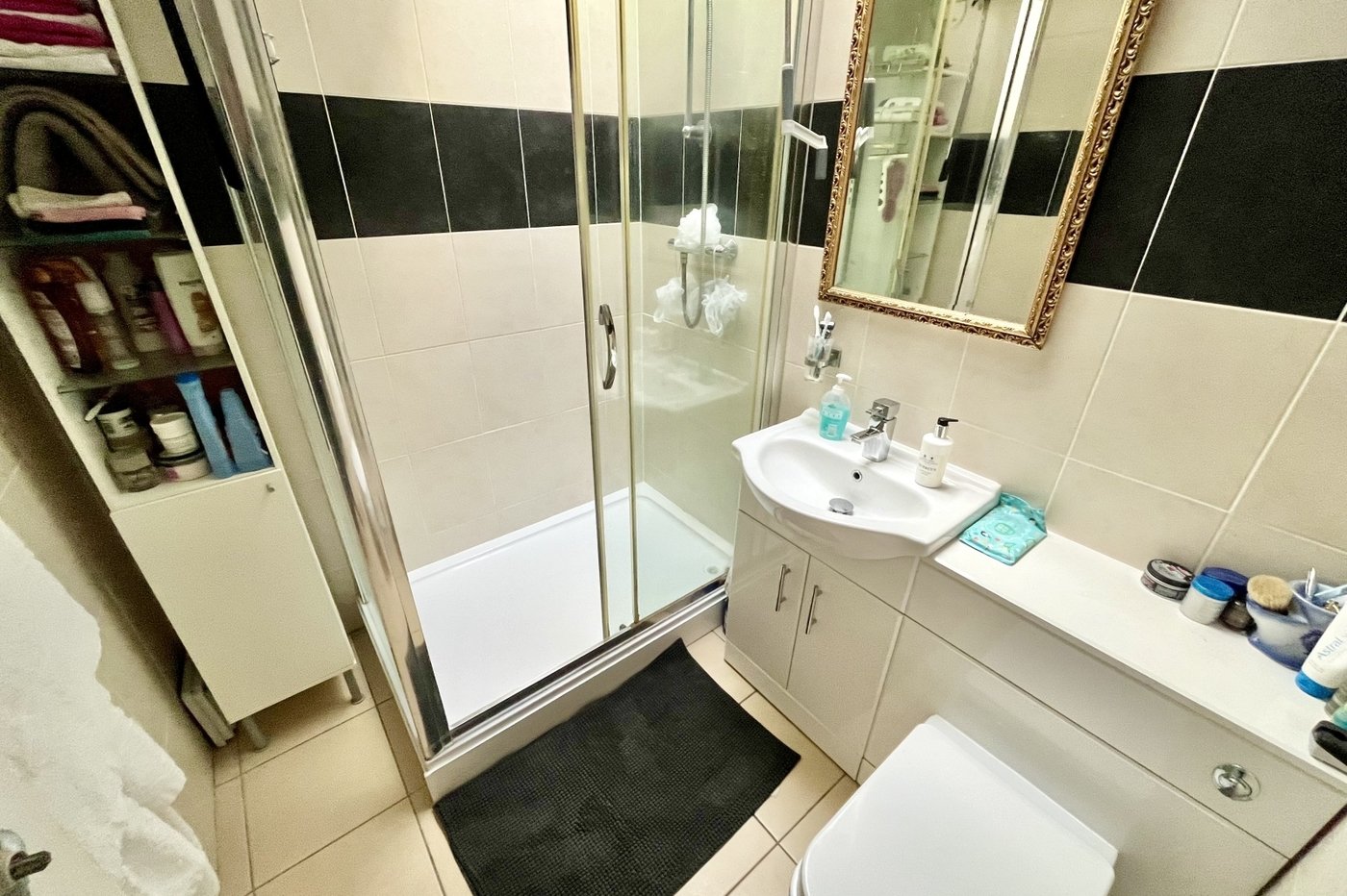 1 bedroom property for sale in Longlands Road | Robinson Jackson