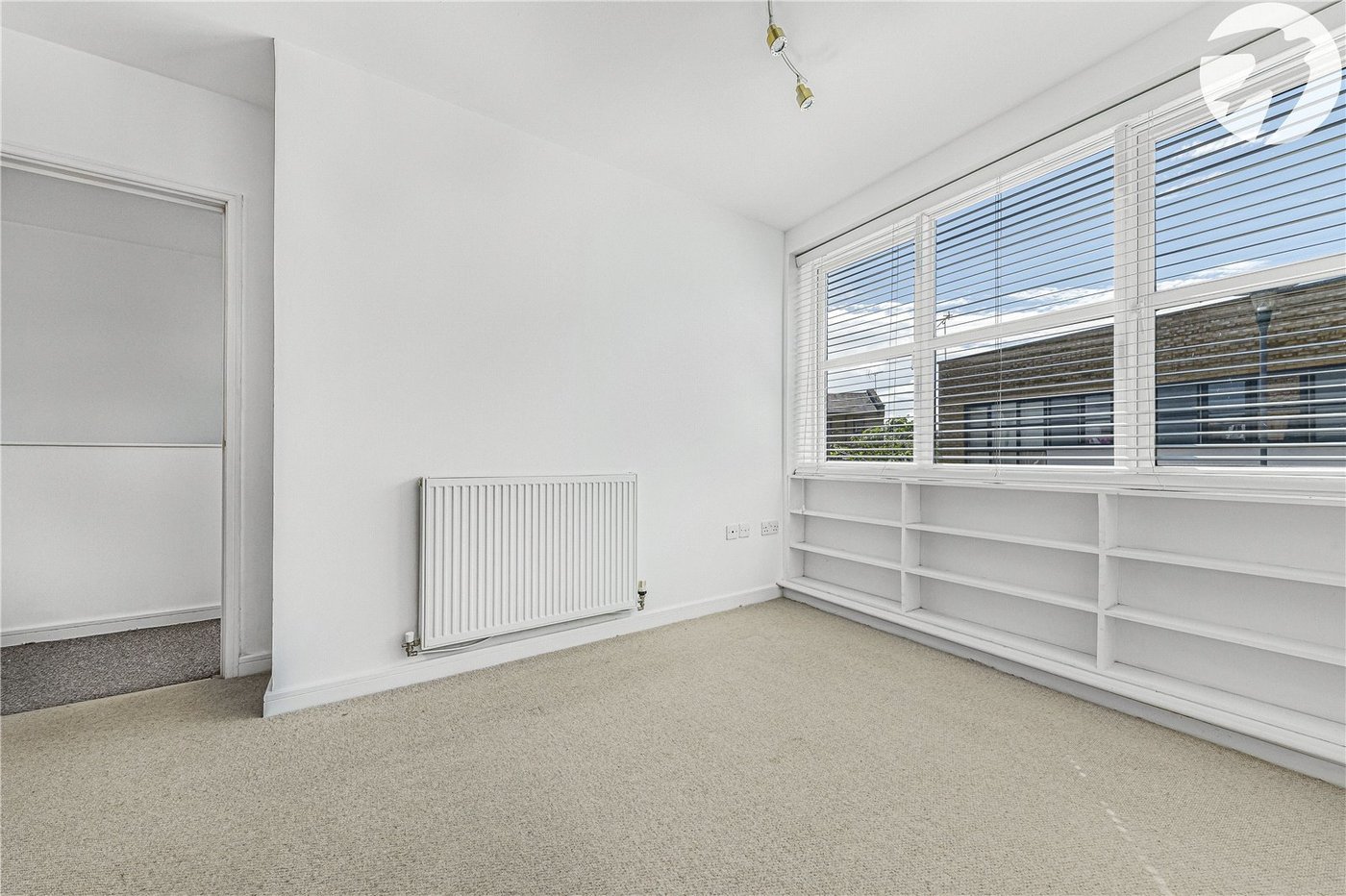 2 bedroom property for sale in Greenhithe | Robinson Jackson
