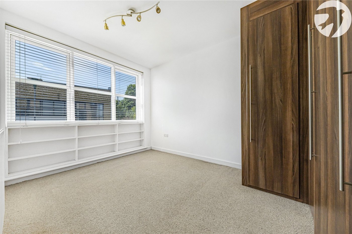 2 bedroom property for sale in Greenhithe | Robinson Jackson