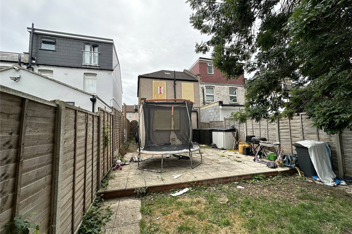 2 bedroom house for sale in London | Robinson Jackson